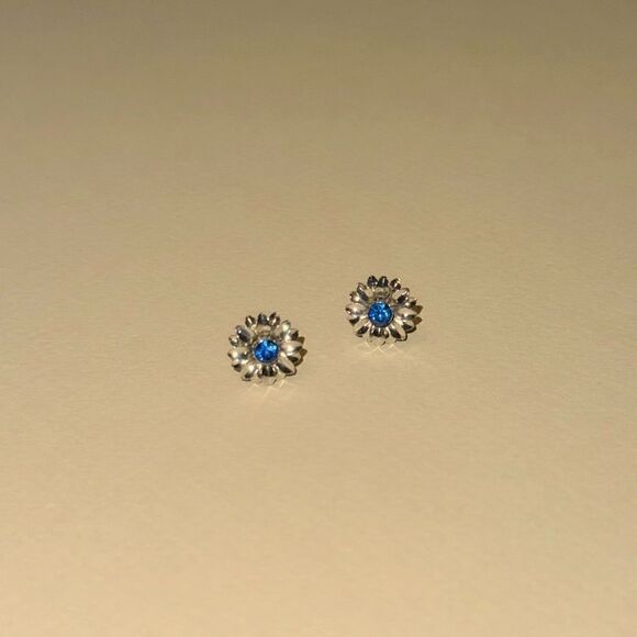 Silver flower stud earrings N934 - Picture 2 of 5